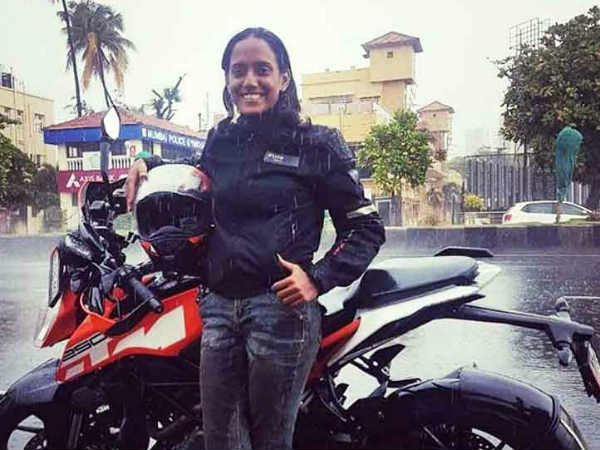 महिला मोटरसाइकिल रेसर चेतना पंडि़त ने फांसी लगाकर की खुदकुशी महिला मोटरसाइकिल रेसर चेतना पंडि़त ने फांसी लगाकर की खुदकुशी