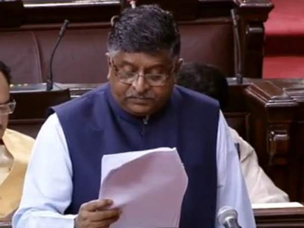 नई दिल्ली। सूचना और प्रसारण मंत्री रविशंकर प्रसाद ने बताया है कि वॉट्सऐप पर अफवाहें फैलने को लेकर भारत सरकार के नोटिस के बाद चैटिंग साइट ने इसको लेकर कई कदम उठाए हैं। प्रसाद ने बताया कि वॉट्सऐप पर अफवाहों के फैलने और इससे हिंसा के मामलों को लेकर सरकार की ओर से नोटिस दिया गया था। नोटिस के बाद वॉट्सऐप ने फॉरवर्ड किए जाने वाले मैसेज की संख्या घटाकर पांच करने और क्या मैसेज भेजे जा रहे हैं, इस पर नजर रखने के लिए कदम उठाए हैं। भारत में फेक न्यूज के चलते होने वाली घटनाओं पर रोक लगाने के लिए वॉट्सऐप एक नया फीचर लाने की तैयारी कर रहा है, जिससे एक मैसेज को 5 से ज्यादा बार फॉरवर्ड ना किया जा सके। फीचर सिर्फ टेक्स्ट मैसेज पर नहीं बल्कि फोटो और वीडियो के लिए भी होगा। केंद्र सरकार ने अफवाहों की घटनाओं को देखते हुए वॉट्सऐप से इस बारे में एक्शन लेने की बात कहते हुए नोटिस जारी किया था। हाल के कुछ दिनों में वॉट्सऐप पर पर फैलाए गए मैसेज और वीडियो कई जगहों पर हिंसा की वजह बने। इसके चलते कई जानें भी गईं। ............. delhi, flood, rain, monsoon, weather report, weather in delhi, rain, delhi rain, दिल्ली, बारिश, मानसून, मौसम weather report in delhi ncr rain continue over the next five days अगले पांच दिनों तक दिल्ली-एनसीआर में जारी रहेगी बारिश नई दिल्ली। गुरुवार रात शुरू हुई बारिश के बाद से दिल्ली एनसीआर में जलभराव और जाम के चलते जनजवीन प्रभावित है। वहीं मौसम विभाग का अनुमान है कि अगले पांच से छह दिन राजधानी और आसपास के इलाकों में लगातार बारिश होगी। मौसम विभाग के मुताबिक, अगले हफ्ते मंगलवार तक दिल्ली में रुक-रुक लगातार बारिश की संभावना है। 1- छाए रहेंगे बादल, रुक-रुक कर होगी बारिश मौसम विभाग का कहना है कि अगले पांच से छह दिन तक आसमान में बादल छाए रहेंगे और बारिश भी होती रहेगी। 26 जुलाई से शुरू हुई बारिश 31 जुलाई तक लगातार दिल्ली में जारी रहेगी। दिल्ली में कम दबाव का क्षेत्र बनने की वजह से बारिश का अनुमान है। दिल्ली में आने वाले हफ्ते में तापमान भी सामान्य से कम रहने का अनुमान है, जिससे लोगों को गर्मी से राहत मिलेगी। बाढ़ का भी खतरा एक तरफ दिल्ली में लगातार बारिश हो रही हैं, वहीं गुरुवार को हरियाणा के यमुनानगर स्थित हथनीकुमड बैराज से एक लाख 80 हजार क्यूसेक पानी छोड़ा गया। बैराज से छोड़ गया 44 हजार 38 करोड़ लीटर पानी अगले 72 घंटे में दिल्ली पहुंच जाएगा, जिससे राजधानी में बहुत सी जगहों पर बाढ़ जैसे हालात का सामना करना पड़ सकता है।हथनीकुमड नई दिल्ली। सूचना और प्रसारण मंत्री रविशंकर प्रसाद ने बताया है कि वॉट्सऐप पर अफवाहें फैलने को लेकर भारत सरकार के नोटिस के बाद चैटिंग साइट ने इसको लेकर कई कदम उठाए हैं। प्रसाद ने बताया कि वॉट्सऐप पर अफवाहों के फैलने और इससे हिंसा के मामलों को लेकर सरकार की ओर से नोटिस दिया गया था। नोटिस के बाद वॉट्सऐप ने फॉरवर्ड किए जाने वाले मैसेज की संख्या घटाकर पांच करने और क्या मैसेज भेजे जा रहे हैं, इस पर नजर रखने के लिए कदम उठाए हैं। भारत में फेक न्यूज के चलते होने वाली घटनाओं पर रोक लगाने के लिए वॉट्सऐप एक नया फीचर लाने की तैयारी कर रहा है, जिससे एक मैसेज को 5 से ज्यादा बार फॉरवर्ड ना किया जा सके। फीचर सिर्फ टेक्स्ट मैसेज पर नहीं बल्कि फोटो और वीडियो के लिए भी होगा। केंद्र सरकार ने अफवाहों की घटनाओं को देखते हुए वॉट्सऐप से इस बारे में एक्शन लेने की बात कहते हुए नोटिस जारी किया था। हाल के कुछ दिनों में वॉट्सऐप पर पर फैलाए गए मैसेज और वीडियो कई जगहों पर हिंसा की वजह बने। इसके चलते कई जानें भी गईं। ............. delhi, flood, rain, monsoon, weather report, weather in delhi, rain, delhi rain, दिल्ली, बारिश, मानसून, मौसम weather report in delhi ncr rain continue over the next five days अगले पांच दिनों तक दिल्ली-एनसीआर में जारी रहेगी बारिश नई दिल्ली। गुरुवार रात शुरू हुई बारिश के बाद से दिल्ली एनसीआर में जलभराव और जाम के चलते जनजवीन प्रभावित है। वहीं मौसम विभाग का अनुमान है कि अगले पांच से छह दिन राजधानी और आसपास के इलाकों में लगातार बारिश होगी। मौसम विभाग के मुताबिक, अगले हफ्ते मंगलवार तक दिल्ली में रुक-रुक लगातार बारिश की संभावना है। 1- छाए रहेंगे बादल, रुक-रुक कर होगी बारिश मौसम विभाग का कहना है कि अगले पांच से छह दिन तक आसमान में बादल छाए रहेंगे और बारिश भी होती रहेगी। 26 जुलाई से शुरू हुई बारिश 31 जुलाई तक लगातार दिल्ली में जारी रहेगी। दिल्ली में कम दबाव का क्षेत्र बनने की वजह से बारिश का अनुमान है। दिल्ली में आने वाले हफ्ते में तापमान भी सामान्य से कम रहने का अनुमान है, जिससे लोगों को गर्मी से राहत मिलेगी। बाढ़ का भी खतरा एक तरफ दिल्ली में लगातार बारिश हो रही हैं, वहीं गुरुवार को हरियाणा के यमुनानगर स्थित हथनीकुमड बैराज से एक लाख 80 हजार क्यूसेक पानी छोड़ा गया। बैराज से छोड़ गया 44 हजार 38 करोड़ लीटर पानी अगले 72 घंटे में दिल्ली पहुंच जाएगा, जिससे राजधानी में बहुत सी जगहों पर बाढ़ जैसे हालात का सामना करना पड़ सकता है।हथनीकुमड