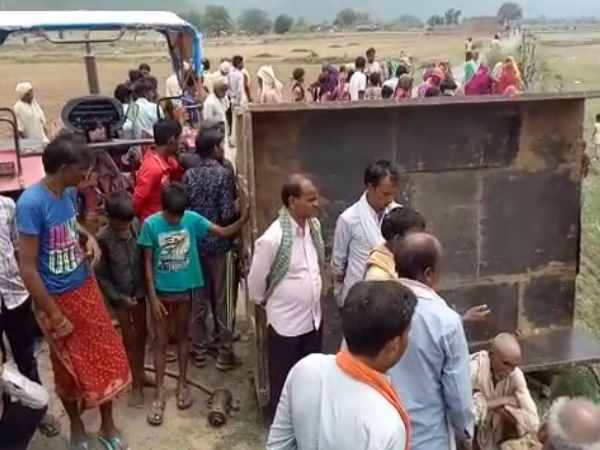 Two schoolgirls die in road accident in Chitrakoot Two schoolgirls die in road accident in Chitrakoot