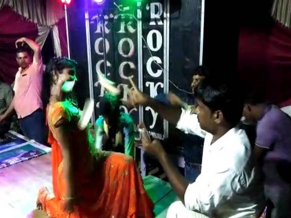 kannauj bar girls dances in front of shiva temple kannauj bar girls dances in front of shiva temple