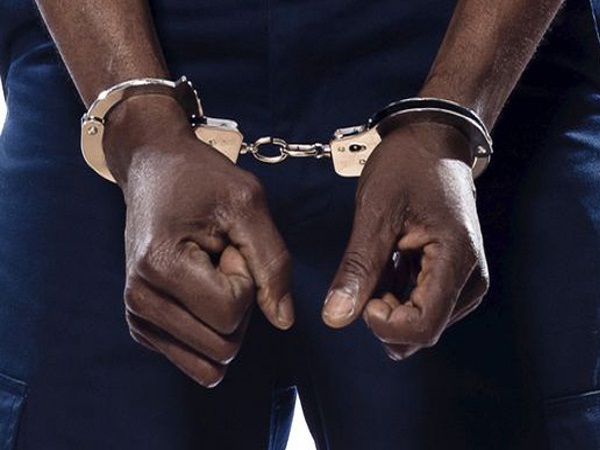 delhi criminal escape from police custody after locking cop in washroom delhi criminal escape from police custody after locking cop in washroom