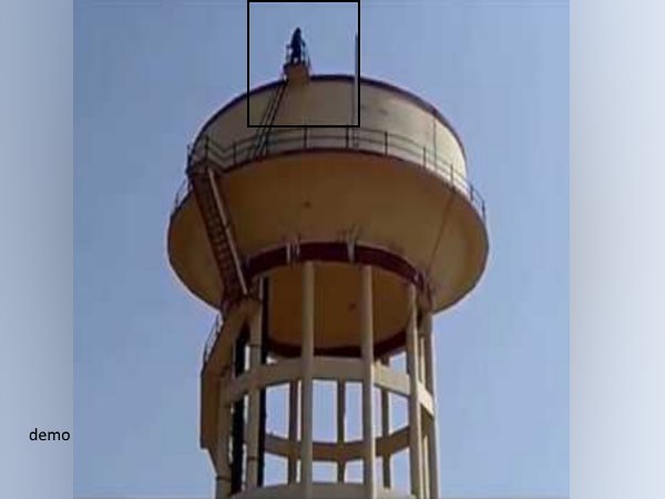 baghpat girl climbed on water tank and threaded to jump baghpat girl climbed on water tank and threaded to jump