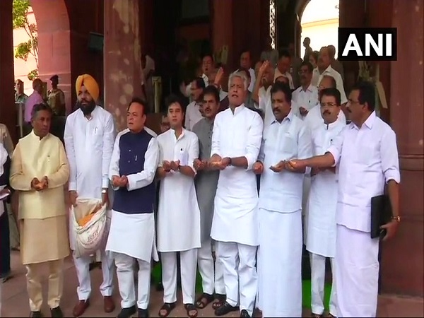 विपक्ष अपने सारे हथकंडे अपना रहा है