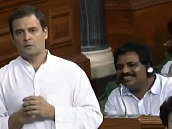 'पीएम मोदी की बात सूटबूट वालों से होती हैं'