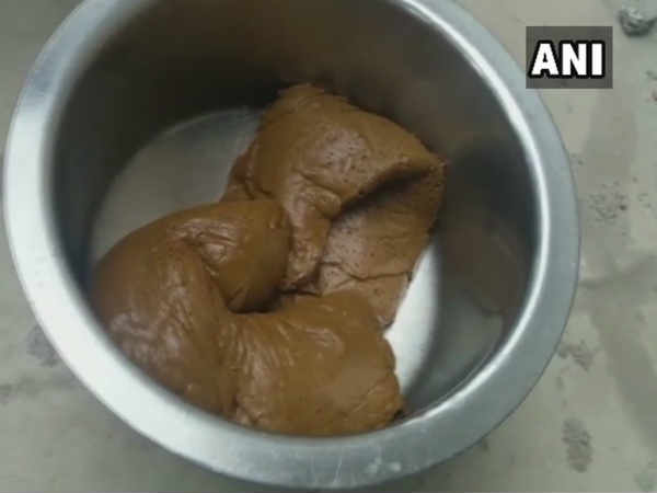 हैदराबाद एयरपोर्ट पर गोल्ड पेस्ट के साथ एक यात्री गिरफ्तार, कीमत जानकर चौंक जाएंगे आप हैदराबाद एयरपोर्ट पर गोल्ड पेस्ट के साथ एक यात्री गिरफ्तार, कीमत जानकर चौंक जाएंगे आप