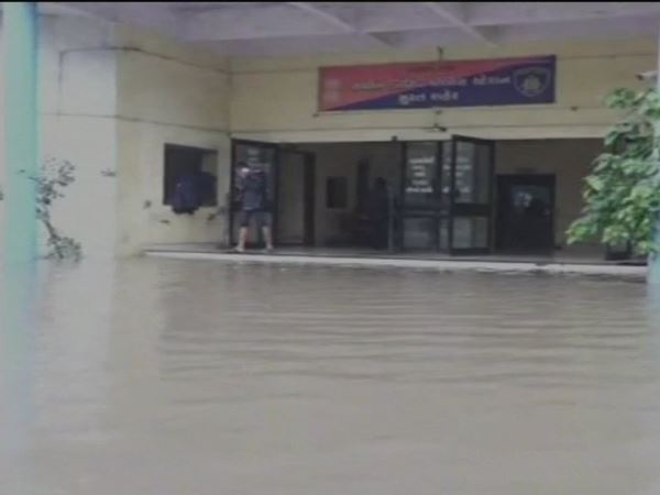 heavy rains lash Gujarat 19 killed thousands affected heavy rains lash Gujarat 19 killed thousands affected