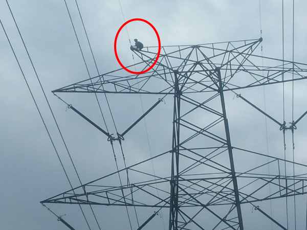 young man ascend high tension pole in hardoi young man ascend high tension pole in hardoi