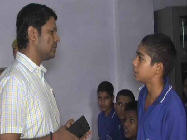 DM surprise inspection of child prisoners in hardoi DM surprise inspection of child prisoners in hardoi