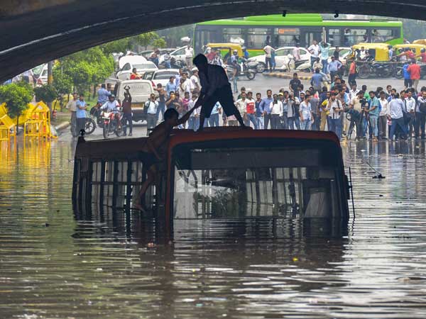 दिल्ली में भारी बारिश का अलर्ट जारी