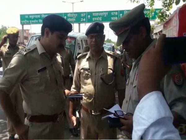 lucknow criminal looted pistol from inspector lucknow criminal looted pistol from inspector