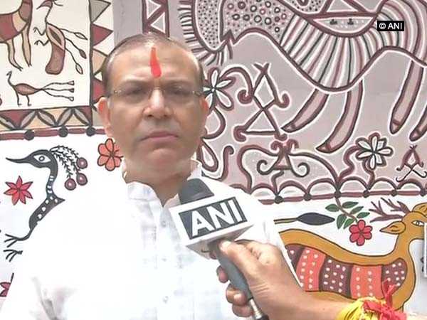 https://hindi.oneindia.com/news/india/union-minister-jayant-sinha-celebrates-release-of-ramgarh-lynching-convicts-from-jail-463833.html https://hindi.oneindia.com/news/india/union-minister-jayant-sinha-celebrates-release-of-ramgarh-lynching-convicts-from-jail-463833.html