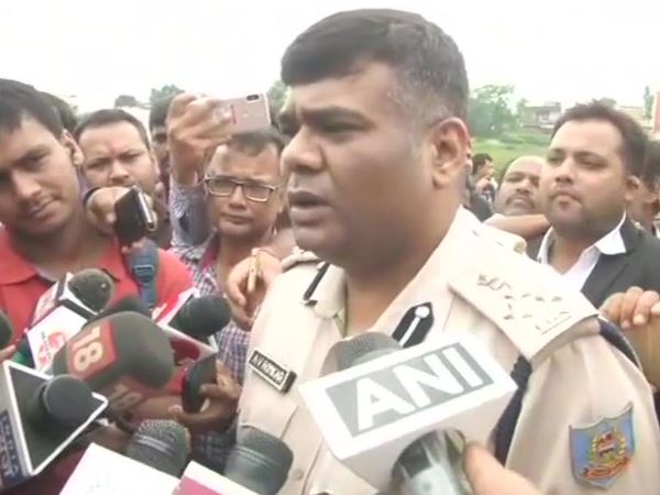 'आर्थिक तंगी के चलते परिवार ने उठाया कदम'
