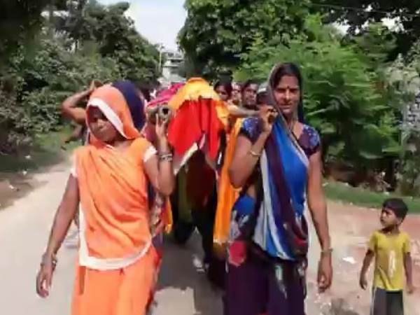 inspite of having 2 boys the daughter participated in funeral inspite of having 2 boys the daughter participated in funeral