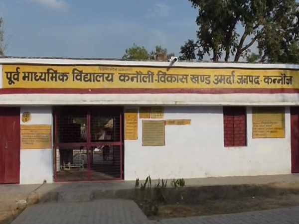 student locked in class due to school staff negligence in kannauj student locked in class due to school staff negligence in kannauj