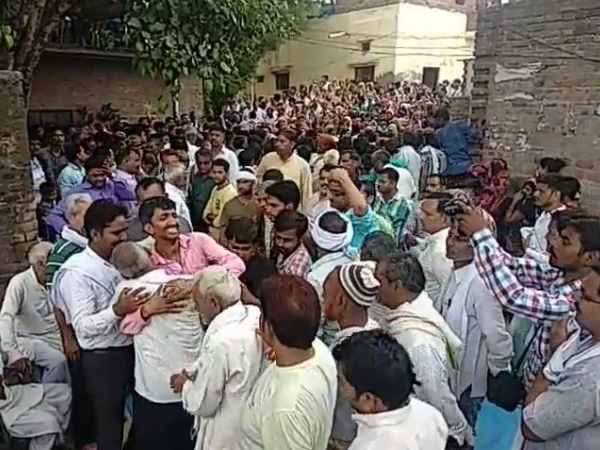 4 people of family died on 4 day of inauguration in greater noida 4 people of family died on 4 day of inauguration in greater noida