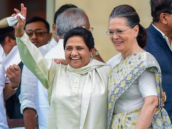 सोनिया गांधी और राहुल गांधी की सीटों पर समर्थन देने का फैसला