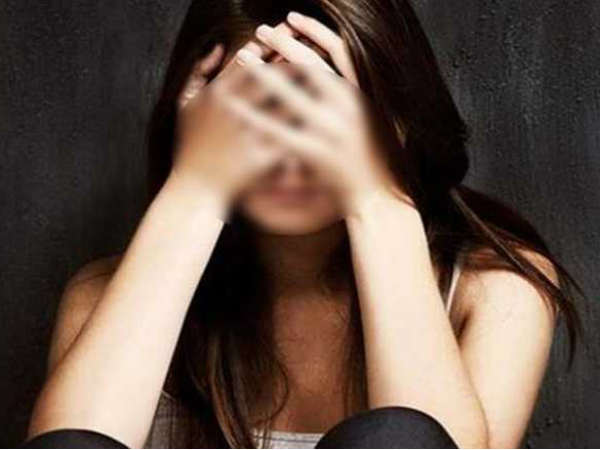 वेश्यालय से मुक्त कराई गई 11 लड़कियां, जल्दी जवान बनाने के लिए डॉक्टर्स लगाते थे हॉर्मोन के इजेक्शन वेश्यालय से मुक्त कराई गई 11 लड़कियां, जल्दी जवान बनाने के लिए डॉक्टर्स लगाते थे हॉर्मोन के इजेक्शन