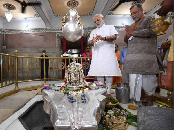 prime minister narendra modi visited vishwanath temple in varanasi prime minister narendra modi visited vishwanath temple in varanasi