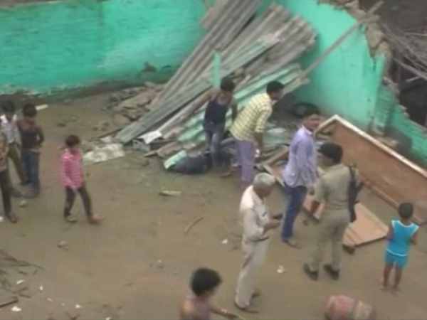 love affair girls family burned the lovers house in moradabad love affair girls family burned the lovers house in moradabad
