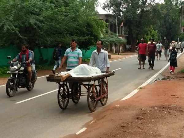 death of the young man falling from the wall in Tikamgarh death of the young man falling from the wall in Tikamgarh