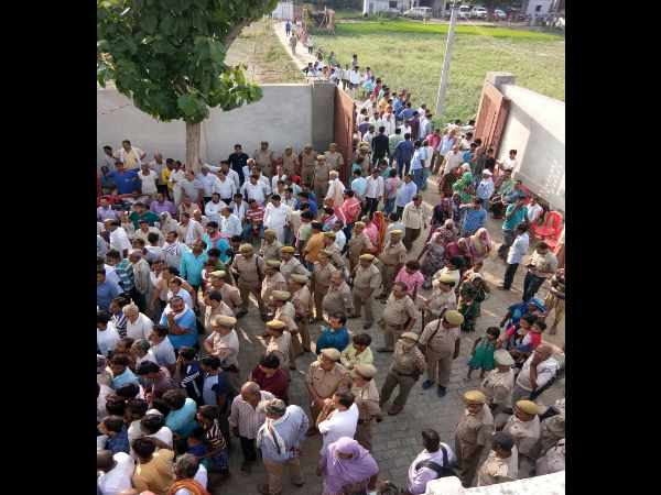 jaunpur mafia don munna bajrangi dead body reached to varanasi jaunpur mafia don munna bajrangi dead body reached to varanasi
