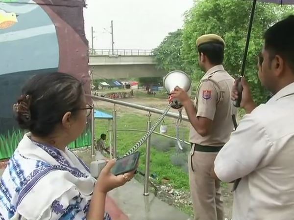 दिल्ली: लगातार बढ़ रहा यमुना का जलस्तर, बाढ़ की चेतावनी जारी दिल्ली: लगातार बढ़ रहा यमुना का जलस्तर, बाढ़ की चेतावनी जारी