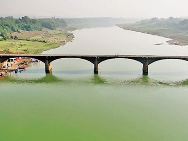 Madhya Pradesh Congress Slams Officials For Pouring Liquor Into Narmada River Madhya Pradesh Congress Slams Officials For Pouring Liquor Into Narmada River