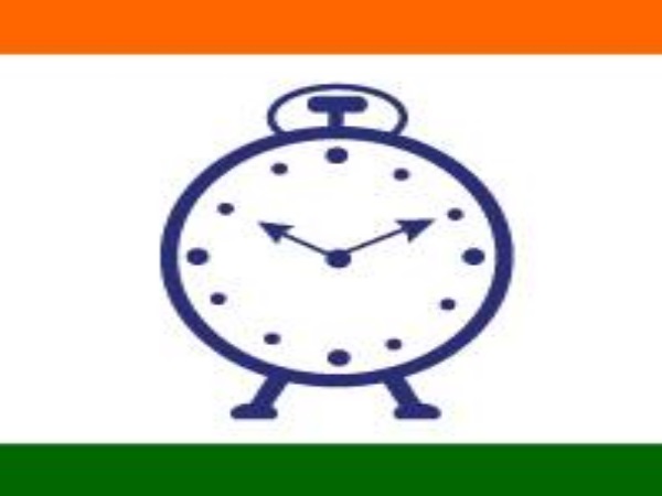 एनसीपी के फेसबुक पर अपलोड की गई ये सेल्फी