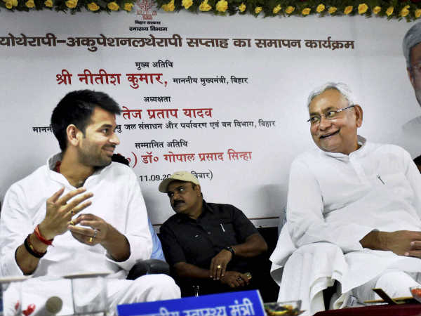 तेज प्रताप यादव का तंज, बिहार में कानून व्यवस्था ध्वस्त, नीतीश कुमार कॉमा में मस्त तेज प्रताप यादव का तंज, बिहार में कानून व्यवस्था ध्वस्त, नीतीश कुमार कॉमा में मस्त
