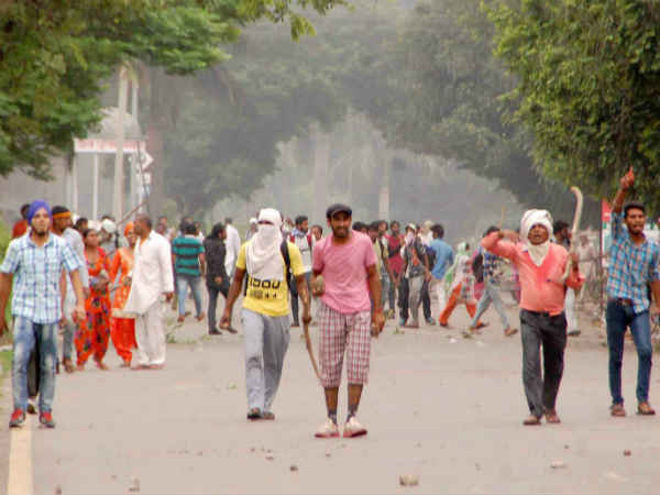 पंचकूला हिंसा: दंगा भड़काने के मामले में 6 आरोपी सबूतों की कमी के चलते बाइज्जत बरी पंचकूला हिंसा: दंगा भड़काने के मामले में 6 आरोपी सबूतों की कमी के चलते बाइज्जत बरी