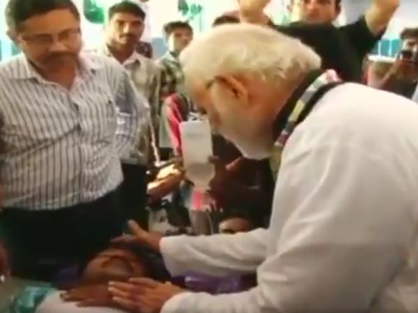 घायल एक शख्स का हाल जानने के दौरान भावुक हुए प्रधानमंत्री