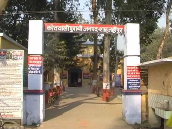 women accused policemen for molestation in shahjahanpur women accused policemen for molestation in shahjahanpur