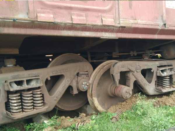two cartons of goods train derailed in Pratapgarh two cartons of goods train derailed in Pratapgarh