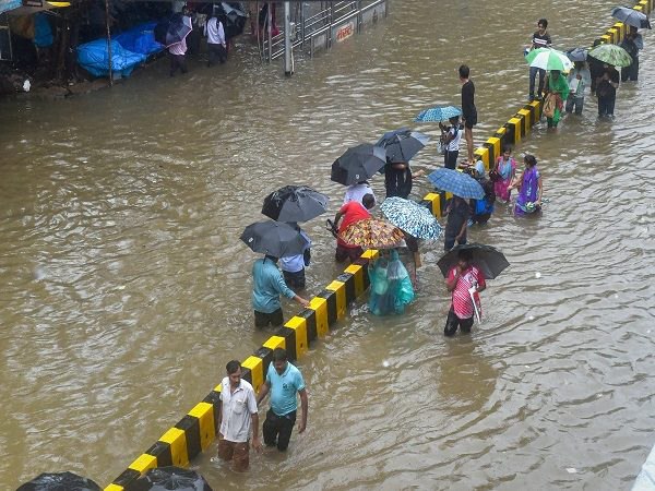 मुंबई के लोगों को मिली थोड़ी सी राहत
