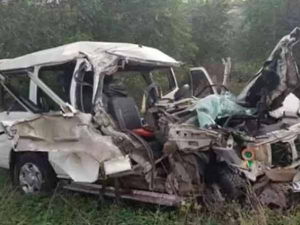 five people died in road accident in ahmednagar five people died in road accident in ahmednagar