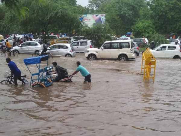Alerts on heavy rain in these districts of west UP Alerts on heavy rain in these districts of west UP
