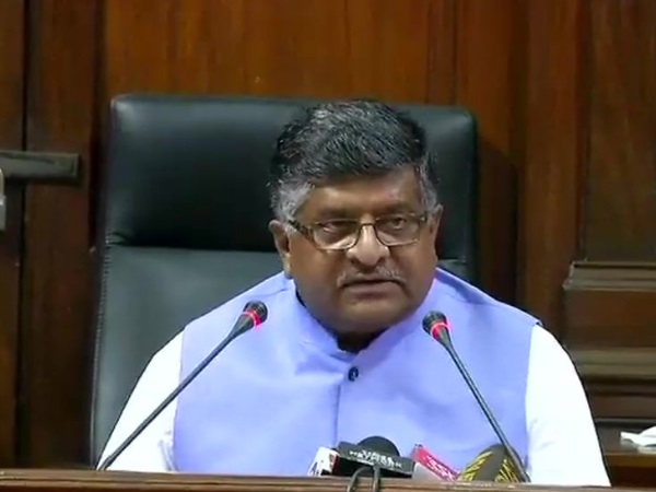 सोशल मीडिया से चुनावों को प्रभावित नहीं होने देंगे- रविशंकर सोशल मीडिया से चुनावों को प्रभावित नहीं होने देंगे- रविशंकर