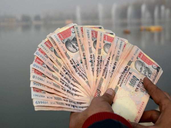 police arrest 5 with 3 crore rupee as old notes police arrest 5 with 3 crore rupee as old notes