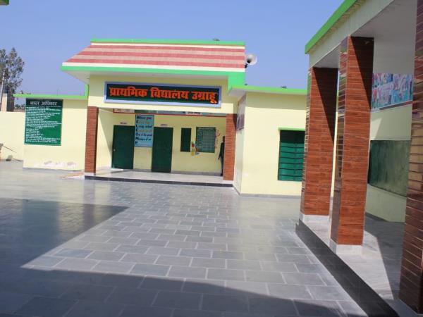 स्कूल में आते हैं 400 बच्चे