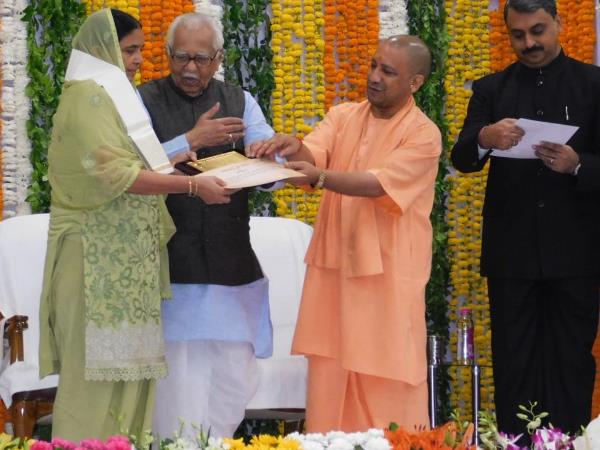 मुख्यमंत्री ने किया सम्मानित
