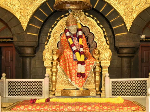 अफवाह या सच: भक्तों का दावा शिरडी में प्रकट हुए साईं बाबा अफवाह या सच: भक्तों का दावा शिरडी में प्रकट हुए साईं बाबा