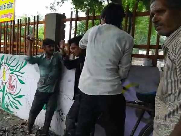 Beating young man in Shahjahanpur Beating young man in Shahjahanpur