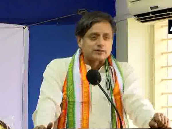 बुधवार को ये बोले थे थरूर