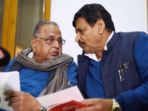 mulayam singh yadav will shift to vikramaditya marg near his brother shivpal yadavs house mulayam singh yadav will shift to vikramaditya marg near his brother shivpal yadavs house