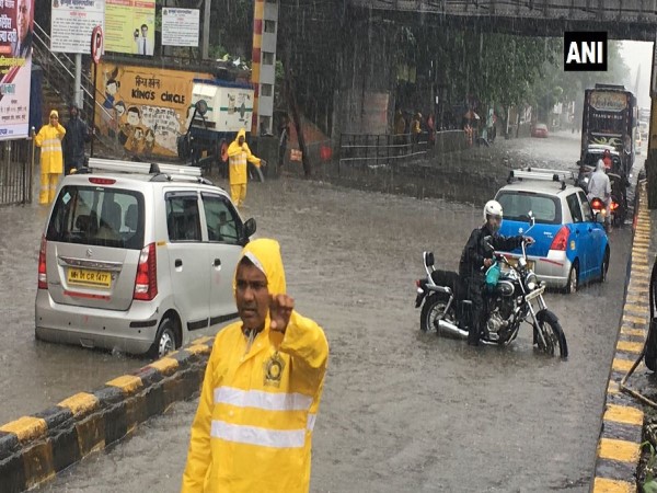Heavy rain continues to lash the city of Mumbai Heavy rain continues to lash the city of Mumbai