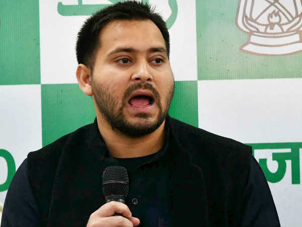 नाश्ते पर मिले नीतीश कुमार-अमित शाह, तेजस्वी ने फेसबुक पर खोल दिए मुलाकात के सारे राज नाश्ते पर मिले नीतीश कुमार-अमित शाह, तेजस्वी ने फेसबुक पर खोल दिए मुलाकात के सारे राज