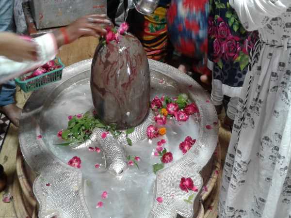 पहले सोमवार को उमड़ा शिवभक्तों का जनसैलाब