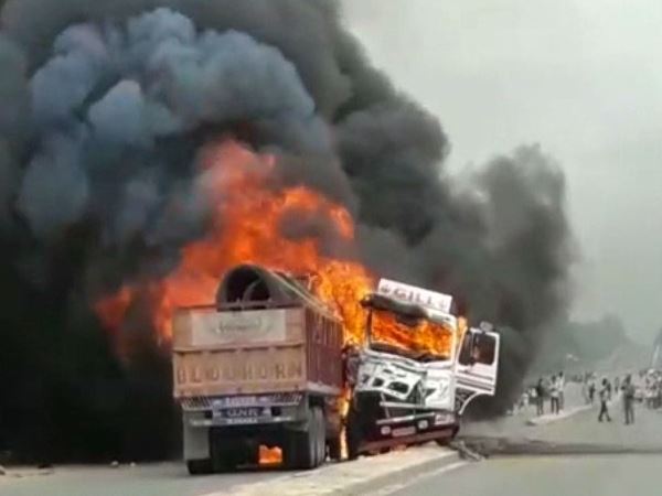 hardoi truck road accident one burnt alive hardoi truck road accident one burnt alive