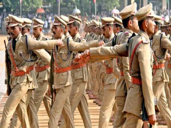 इंजीनियरिंग छोड़कर बने दरोगा
