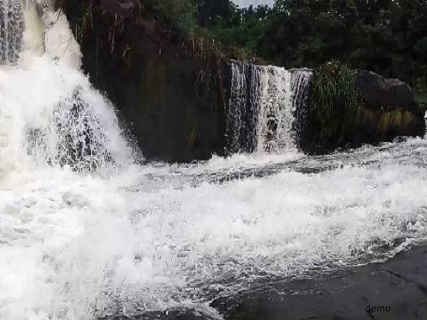 Bengaluru Two Techies Die While Clicking Selfie near waterfall Bengaluru Two Techies Die While Clicking Selfie near waterfall